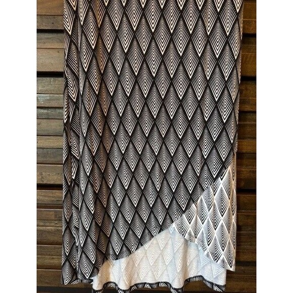 Ladies DESIGN HISTORY LRG Black White Geometric Hem Sleeveless Dress Party EUC - Picture 3 of 11